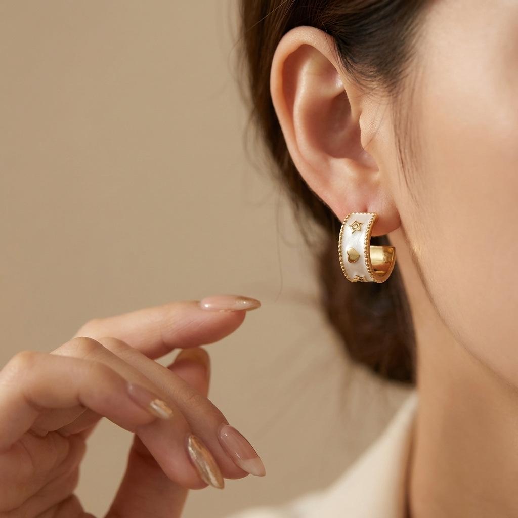Gentle style mother-of-pearl butterfly bow earrings for women 9 Silver needle earrings offer a light luxury and sophisticated feel, suitable for 9#
Gentle style mother-of-pearl butterfly bow earrings for women 9 Silver needle earrings offer a light luxury and sophisticated feel, suitable for 9#