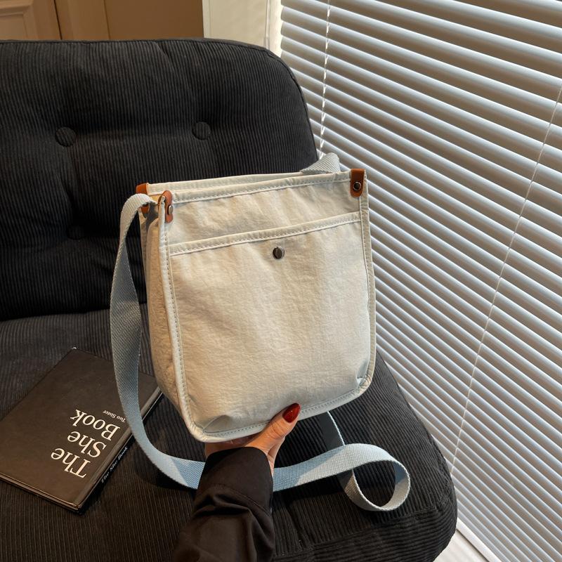Cloth bag women s large capacity 2025 summer new versatile shoulder messenger bag casual class tote bag синій
Cloth bag women s large capacity 2025 summer new versatile shoulder messenger bag casual class tote bag синій