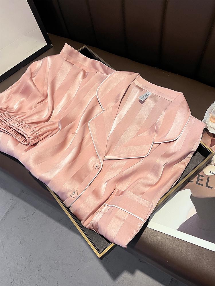 Women s Pink Striped Silk Pajama Set - Long Sleeve & Pants for Summer Medium рожевий
Women s Pink Striped Silk Pajama Set - Long Sleeve & Pants for Summer Medium рожевий