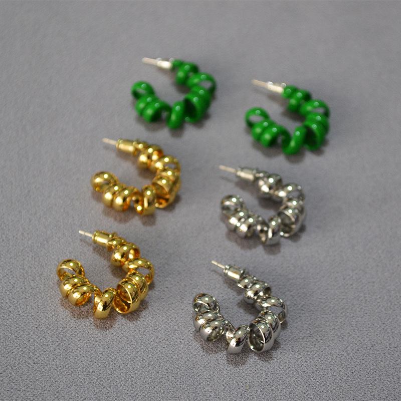 Трендовые серьги-пусеты в виде спирали/телефонного шнура на осень/зиму, латунь с золотым покрытием, стержни из серебра 925 пробы для женщин. золотой 
Трендовые серьги-пусеты в виде спирали/телефонного шнура на осень/зиму, латунь с золотым покрытием, стержни из серебра 925 пробы для женщин. золотой