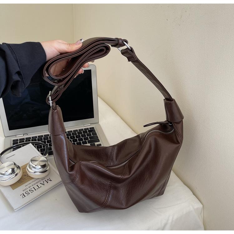 Premium texture bag women s large capacity 2025 new autumn and winter niche shoulder messenger bag soft leather commuter dumpling bag темно-коричневого
Premium texture bag women s large capacity 2025 new autumn and winter niche shoulder messenger bag soft leather commuter dumpling bag темно-коричневого