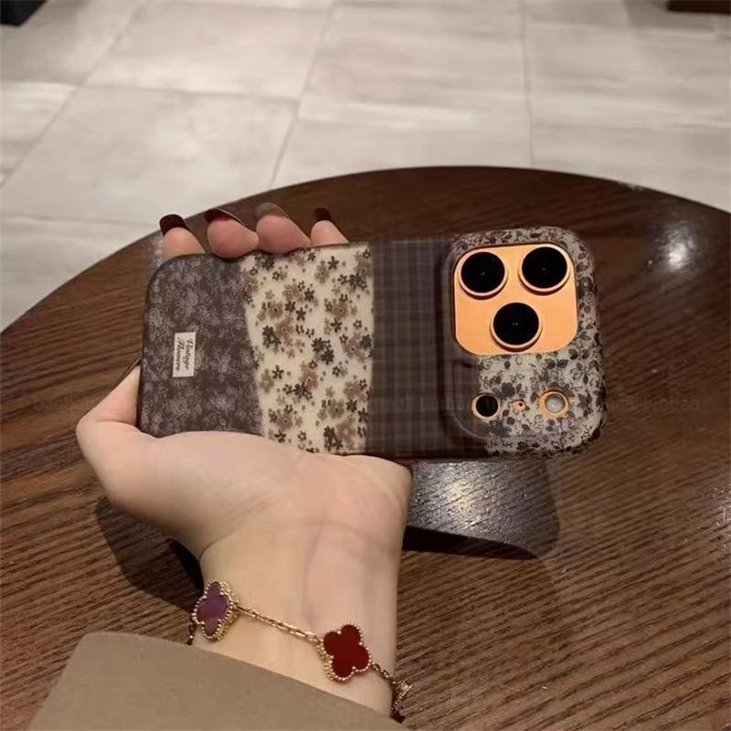 Autumn/Winter Brown Floral Patchwork Phone Case for iPhone 15pro, 16pro, 17pro 16PRO
Autumn/Winter Brown Floral Patchwork Phone Case for iPhone 15pro, 16pro, 17pro 16PRO
