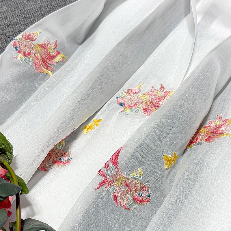 1M Chinese Style Koi Fish Embroidery Fabric Chic Tulle Designer Fabric For DIY Antique Hanfu Dress Skirt Veil Stage Costume 100X150cm
1M Chinese Style Koi Fish Embroidery Fabric Chic Tulle Designer Fabric For DIY Antique Hanfu Dress Skirt Veil Stage Costume 100X150cm