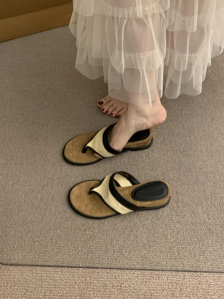Retro comfortable versatile slope heel toe slippers women s summer wear Roman shoes literary Mori beautiful beach cool slippers 35 чорний
Retro comfortable versatile slope heel toe slippers women s summer wear Roman shoes literary Mori beautiful beach cool slippers 35 чорний