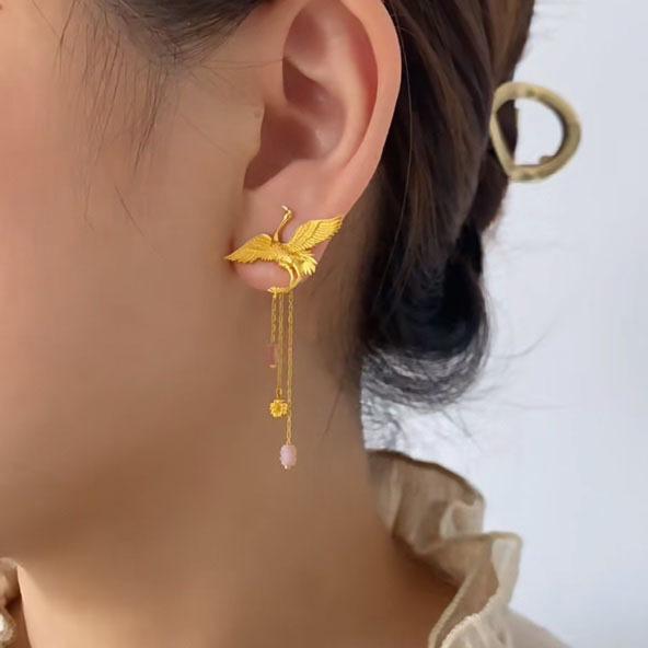 Crane resin flower fringed earrings New Chinese design stud earrings High-end fashion light luxury earrings
Crane resin flower fringed earrings New Chinese design stud earrings High-end fashion light luxury earrings