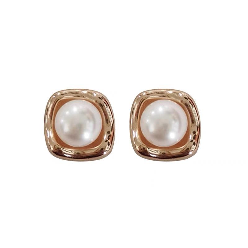 Square natural pearl earrings women s niche design sense silver needle earrings 2024 new trendy temperament spring and summer earrings Silver needle
Square natural pearl earrings women s niche design sense silver needle earrings 2024 new trendy temperament spring and summer earrings Silver needle