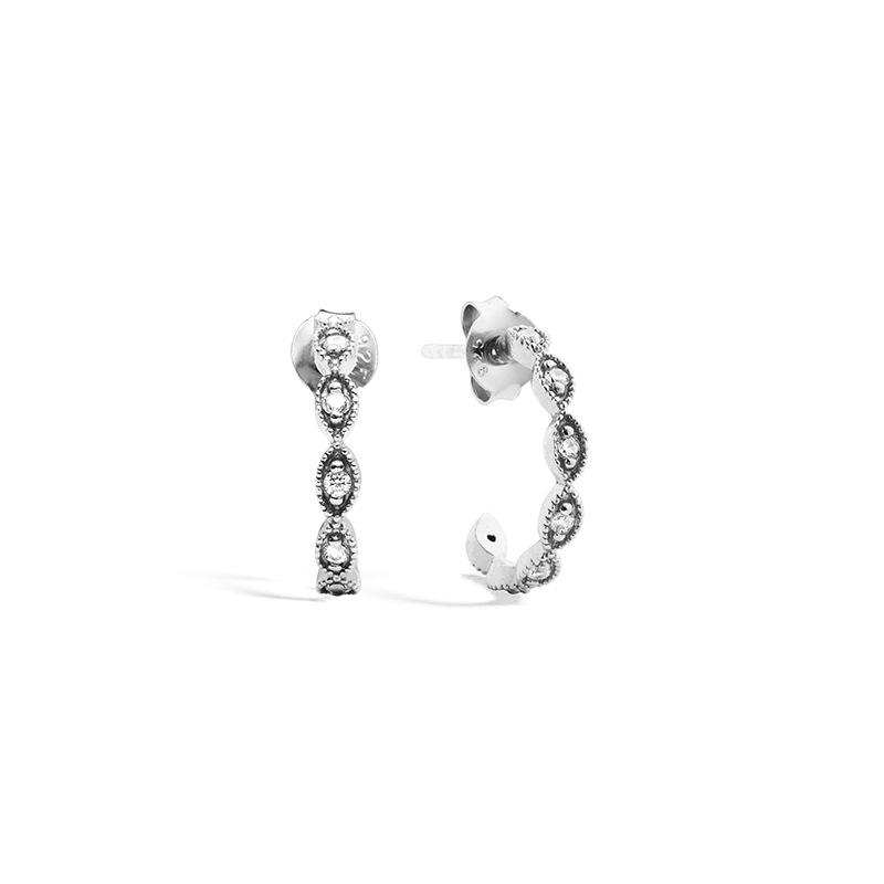 Zirconia Inlaid Minimalist Ear Hoop Set: European & American Trendy Design 24K Gold Plated
Zirconia Inlaid Minimalist Ear Hoop Set: European & American Trendy Design 24K Gold Plated