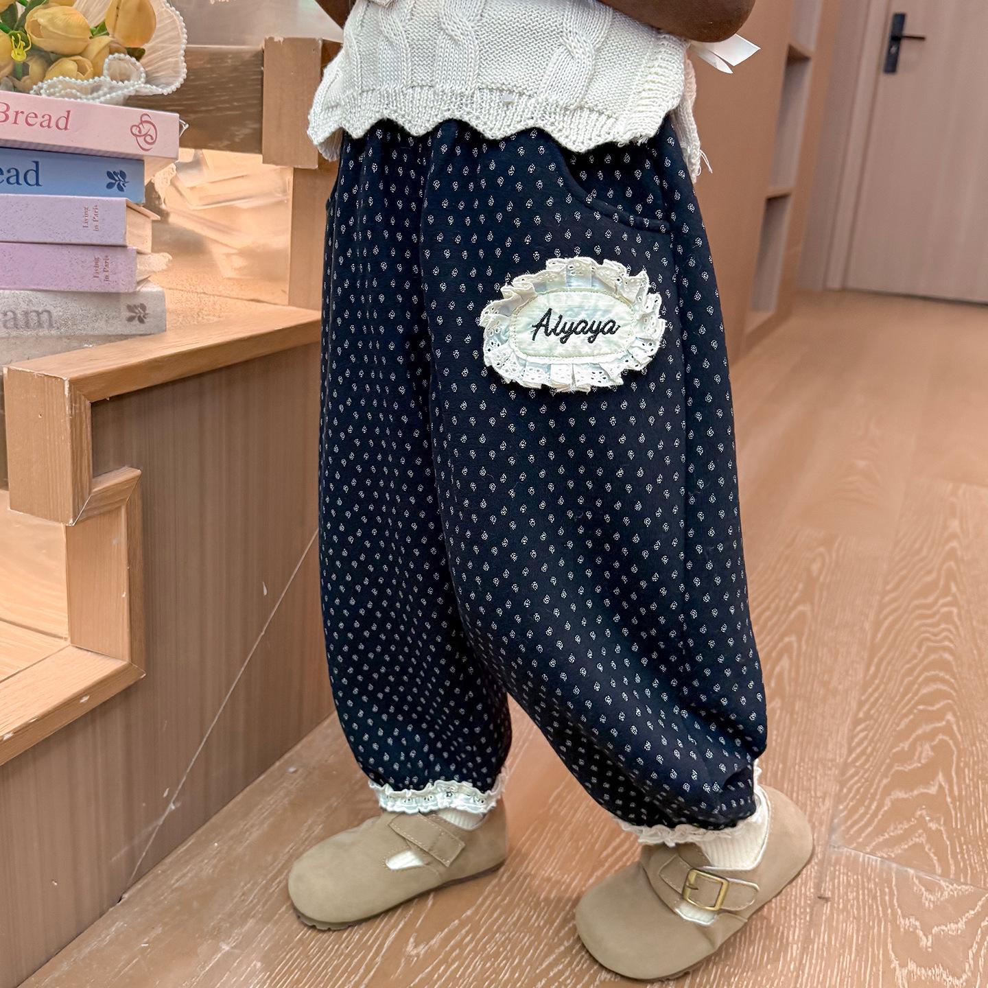 Girls Lace Floral Lantern Pants: Mori Style Carrot Pants for Children (Small/Medium) - Autumn 2025 100 cm чорний
Girls Lace Floral Lantern Pants: Mori Style Carrot Pants for Children (Small/Medium) - Autumn 2025 100 cm чорний