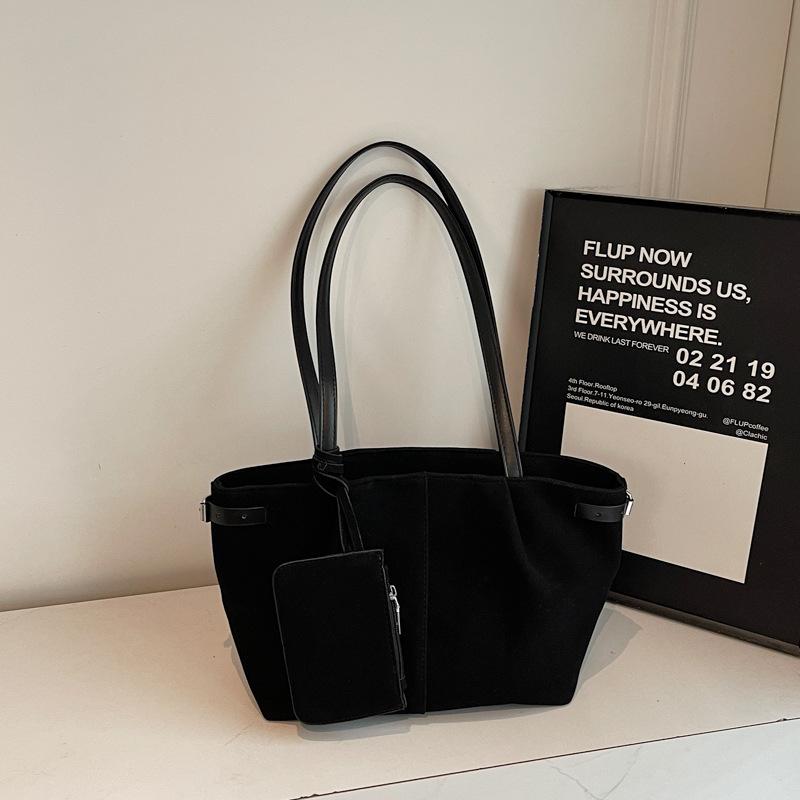 Suede Shoulder Bags for Women Large Suede Totes Lightweight Underarm Bag Casual Shopper Handbag Solid Color Travel Bucket Bags чёрный
Suede Shoulder Bags for Women Large Suede Totes Lightweight Underarm Bag Casual Shopper Handbag Solid Color Travel Bucket Bags чёрный