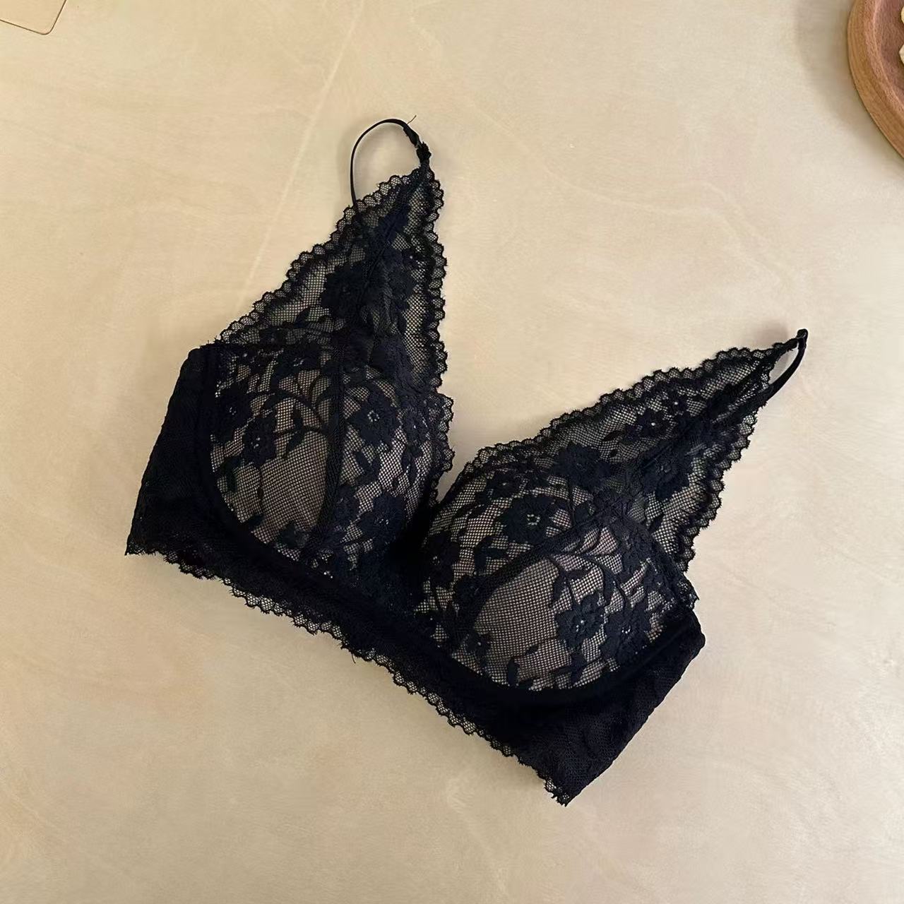Pure desire, less lace, no steel ring, small chest gathered, beautiful back bra cover, comfortable and breathable 1111 38/85ABC чорний
Pure desire, less lace, no steel ring, small chest gathered, beautiful back bra cover, comfortable and breathable 1111 38/85ABC чорний