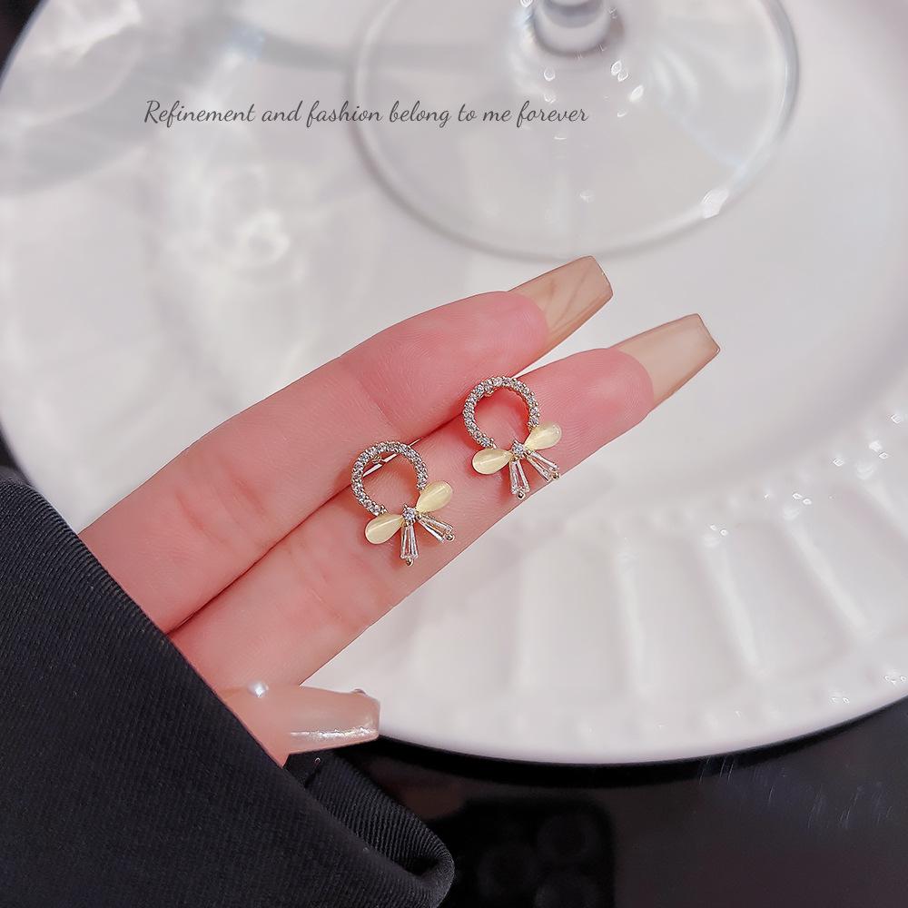 Cat s Eye Stone Copper Butterfly Earrings - 2025 Trendy Design, High-End Luxury Studs for Women
Cat s Eye Stone Copper Butterfly Earrings - 2025 Trendy Design, High-End Luxury Studs for Women