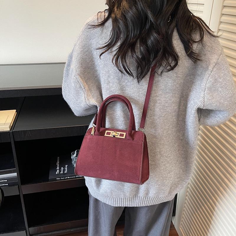Women s 2025 Large Capacity Crossbody Bag - New European & American Fashion Commuter Handbag 21x10x15
Women s 2025 Large Capacity Crossbody Bag - New European & American Fashion Commuter Handbag 21x10x15