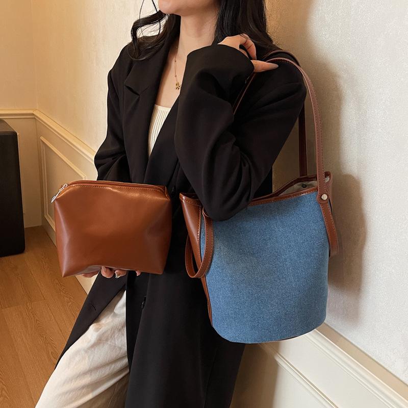 Large capacity bucket bag women 2025 fashion trendy Korean underarm bag versatile denim handbag shoulder tote bag коричневый
Large capacity bucket bag women 2025 fashion trendy Korean underarm bag versatile denim handbag shoulder tote bag коричневый