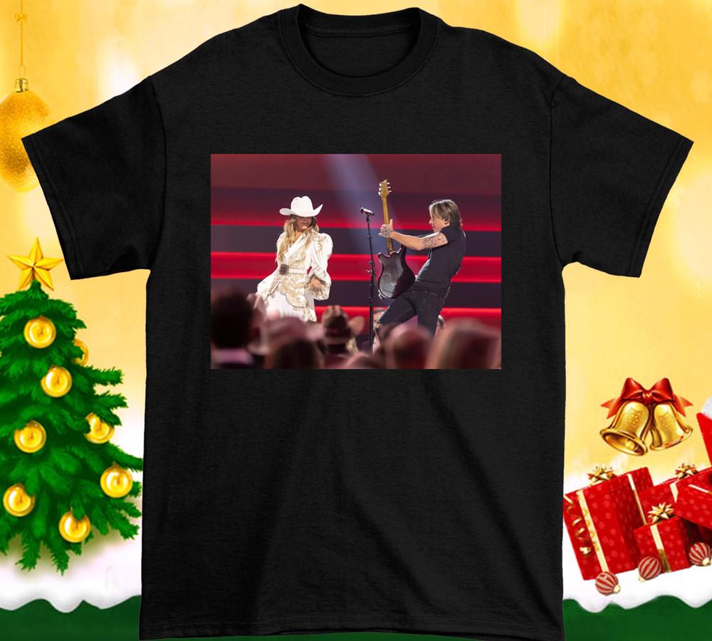 Hot Lainey Wilson Black Men Christmas T Shirt Holiday Gifl For Fan men Unisex T-Shirt L
Hot Lainey Wilson Black Men Christmas T Shirt Holiday Gifl For Fan men Unisex T-Shirt L