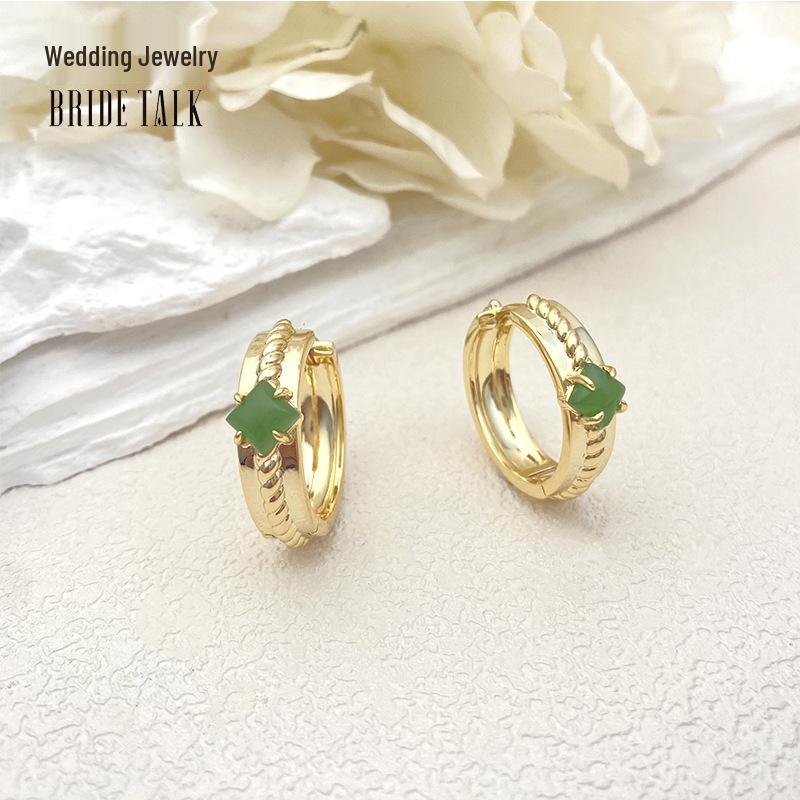 Retro Emerald Hoop Earrings: 2024 Gold-Plated, Light Luxury, Exquisite Design for Women золотой
Retro Emerald Hoop Earrings: 2024 Gold-Plated, Light Luxury, Exquisite Design for Women золотой
