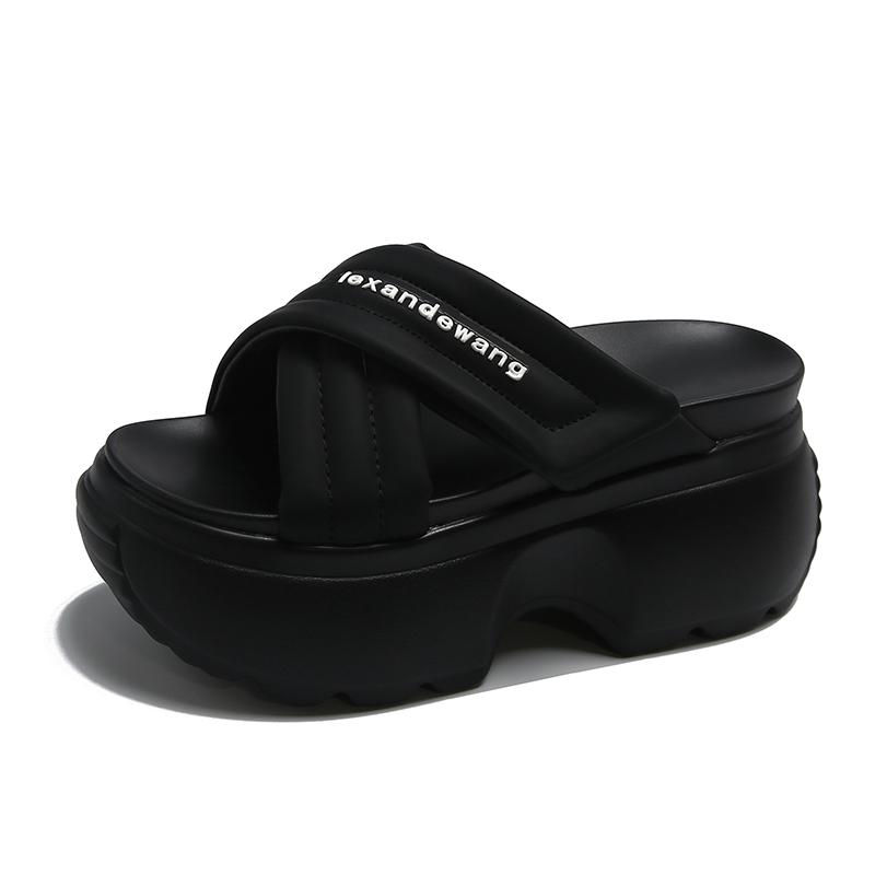 Женские тапочки на платформе, новые летние дизайнерские туфли на толстой танкетке, пляжные шлепанцы, женские повседневные босоножки на каблуке 8 см 2024 34 чёрный
Женские тапочки на платформе, новые летние дизайнерские туфли на толстой танкетке, пляжные шлепанцы, женские повседневные босоножки на каблуке 8 см 2024 34 чёрный