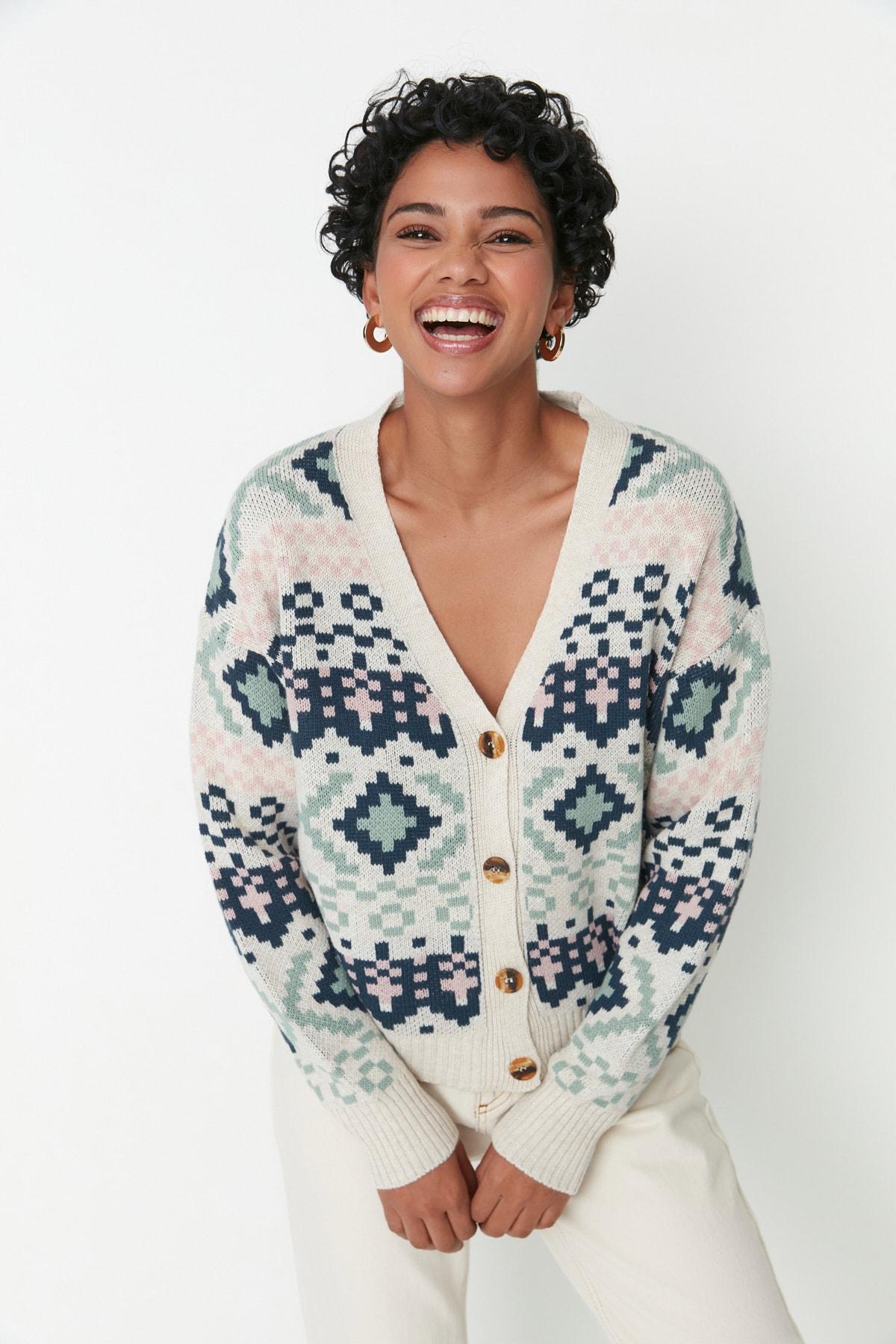 Жаккардовый трикотажный кардиган Stone TWOAW22HI0329..
Жаккардовый трикотажный кардиган Stone TWOAW22HI0329..