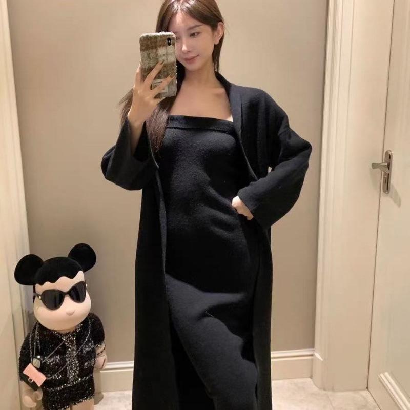 Женский комплект из французского ретро красного вязаного кардигана и топа-трубы на осень/зиму M (for 110-120 lbs)
Женский комплект из французского ретро красного вязаного кардигана и топа-трубы на осень/зиму M (for 110-120 lbs)