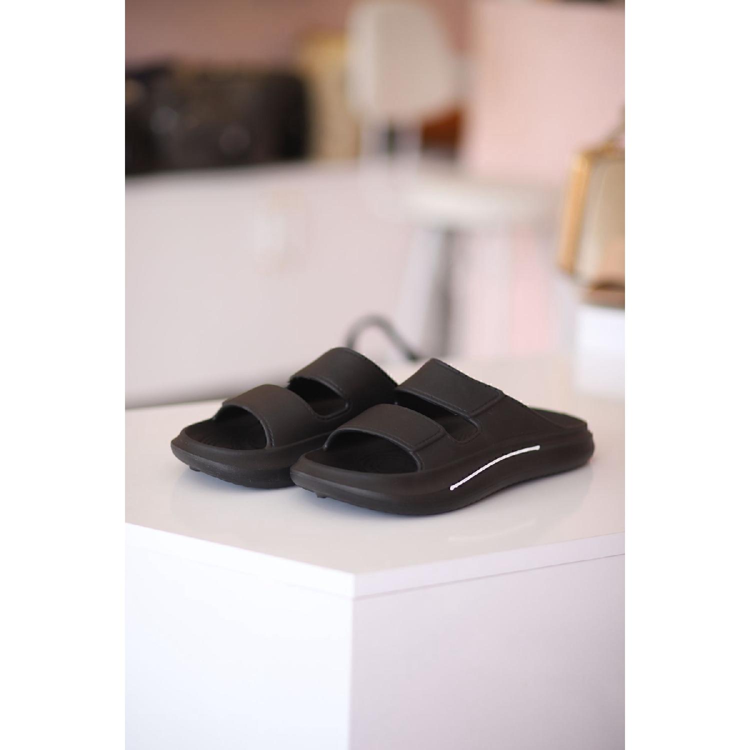 Men s Black Slippers Comfortable Lightweight Water Resistant Non-slip Garden Summer Daily Orthopedic Sandals Slippers 40 чорний
Men s Black Slippers Comfortable Lightweight Water Resistant Non-slip Garden Summer Daily Orthopedic Sandals Slippers 40 чорний