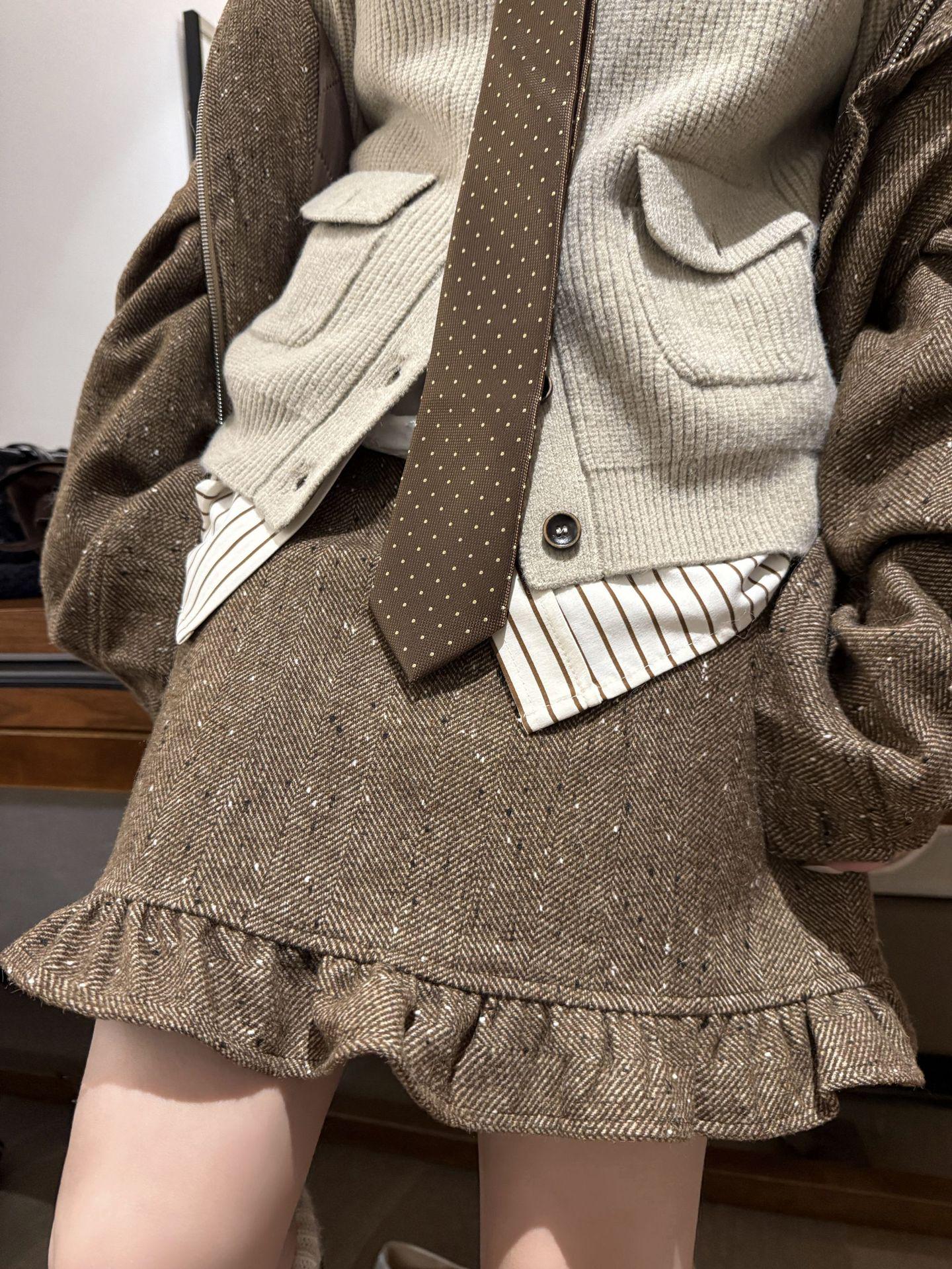 Women s Wool Tweed Jacket Coat with Detachable Fur Collar & Ruffle Cotton Padding, Two-Piece Short Skirt Set M
Women s Wool Tweed Jacket Coat with Detachable Fur Collar & Ruffle Cotton Padding, Two-Piece Short Skirt Set M