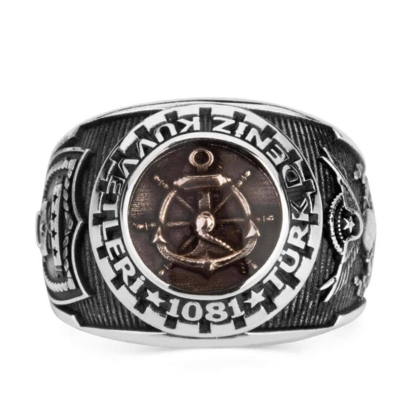 Кольцо военно-морского флота Турции с эмалированным рулем 
Кольцо военно-морского флота Турции с эмалированным рулем