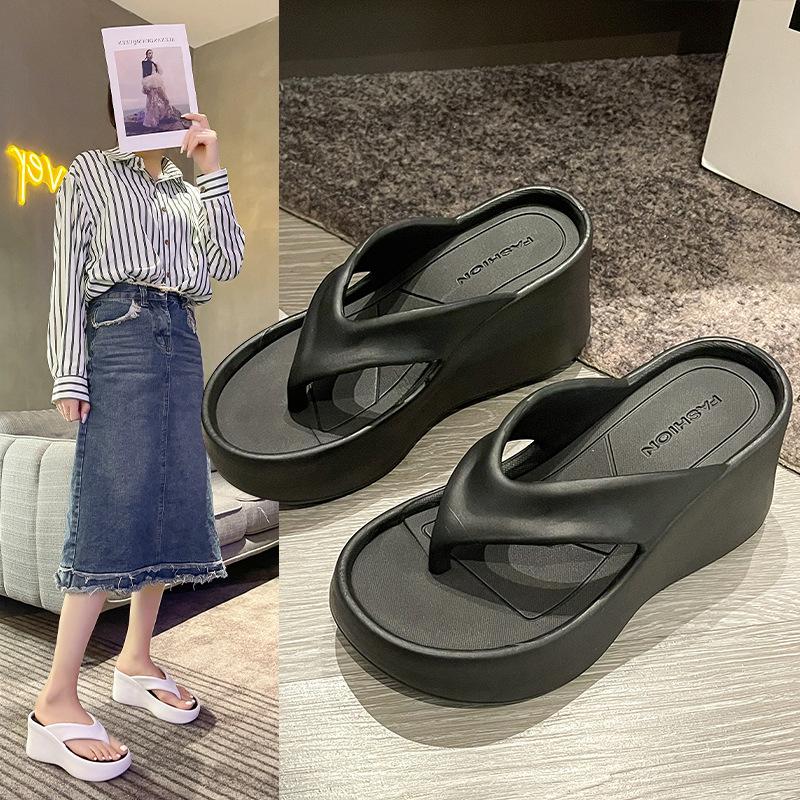 Thick bottom slope heel flip-flops for women s outer wear summer and autumn new fashion beach heightening soft bottom non-slip high heel cool slippers 35 белый
Thick bottom slope heel flip-flops for women s outer wear summer and autumn new fashion beach heightening soft bottom non-slip high heel cool slippers 35 белый