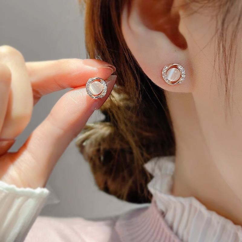 Серьги с камнями «кошачий глаз», элегантные и элегантные круги, изысканные серьги, серьги-пусеты High Sense, женская мода
Серьги с камнями «кошачий глаз», элегантные и элегантные круги, изысканные серьги, серьги-пусеты High Sense, женская мода