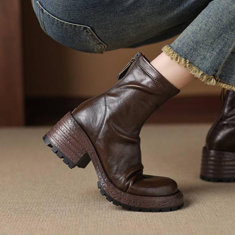 Новые женские ботинки на толстой подошве, нескользящие, кожаные, женские ботинки, универсальные, с круглым носком, на высоком каблуке, рыцарские ботинки, осенне-зимние, на квадратном каблуке, средней высоты 40
Новые женские ботинки на толстой подошве, нескользящие, кожаные, женские ботинки, универсальные, с круглым носком, на высоком каблуке, рыцарские ботинки, осенне-зимние, на квадратном каблуке, средней высоты 40