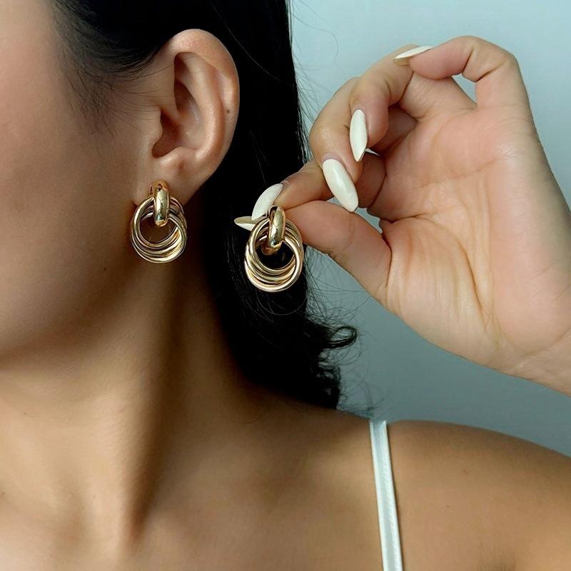 Gold geometric chain stud earrings jewelry women s niche high-end sense versatile earrings earrings Yiwu accessories срібний
Gold geometric chain stud earrings jewelry women s niche high-end sense versatile earrings earrings Yiwu accessories срібний