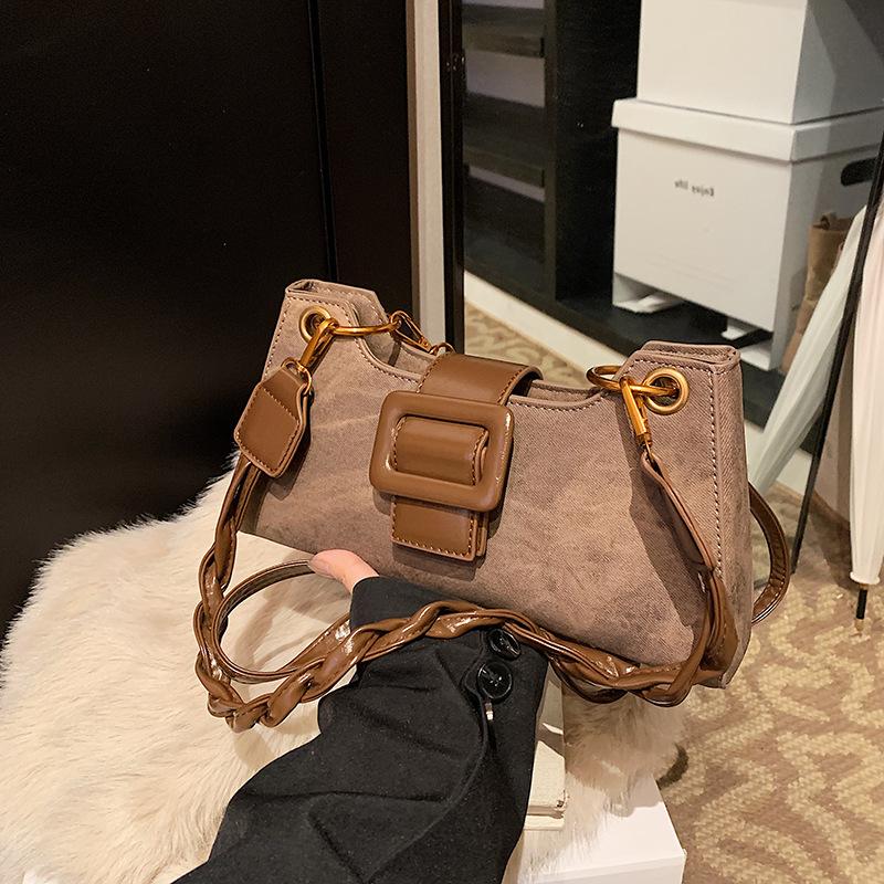 Сумка с ретро-текстурой, женская новая осенне-зимняя сумка через плечо, сумка под мышку, высококлассный нишевый дизайн, сумка-мессенджер
Сумка с ретро-текстурой, женская новая осенне-зимняя сумка через плечо, сумка под мышку, высококлассный нишевый дизайн, сумка-мессенджер