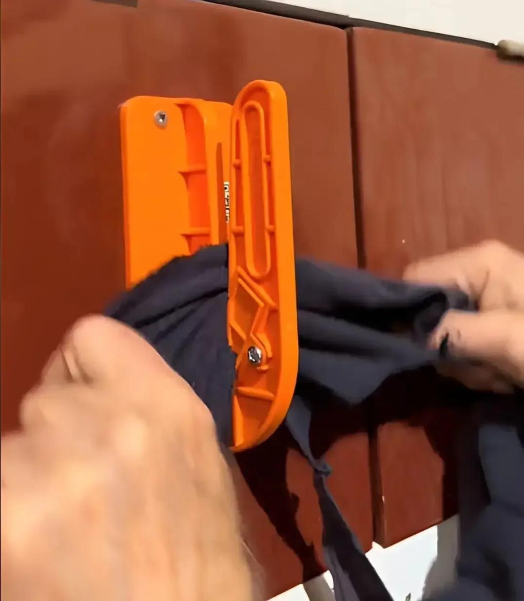 Orange Wall-Mounted Fast Cutting Cloth CutterThe Rag Cutter Household daily use Shirt Cutter Rag Cutter Wall Mount Cutting Rag
Orange Wall-Mounted Fast Cutting Cloth CutterThe Rag Cutter Household daily use Shirt Cutter Rag Cutter Wall Mount Cutting Rag