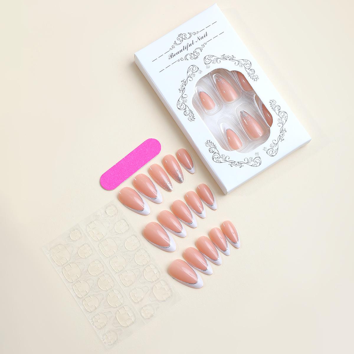 Миндалевидные накладные ногти с белыми французскими блестящими патчами
Миндалевидные накладные ногти с белыми французскими блестящими патчами