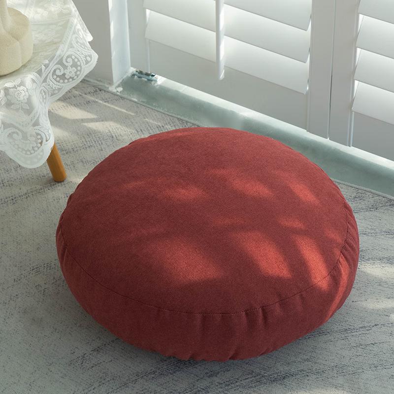 Простая круглая утолщенная напольная подушка
Простая круглая утолщенная напольная подушка