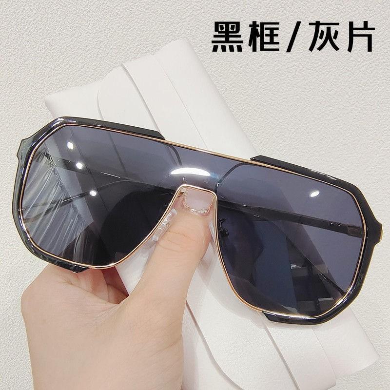 Square myopia glasses can be equipped with color-changing anti-blue light and anti-radiation large-frame flat glasses to prevent ultraviolet rays Non-prescription
Square myopia glasses can be equipped with color-changing anti-blue light and anti-radiation large-frame flat glasses to prevent ultraviolet rays Non-prescription