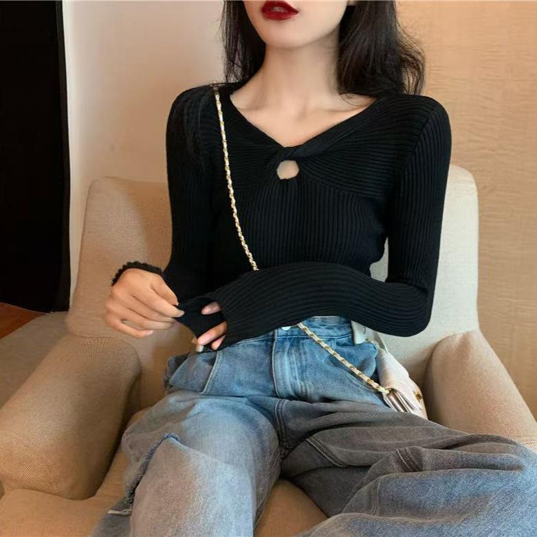 Knot shirt women s autumn and winter inner long-sleeved Korean sweater new design knitted sweater white clothes one size fits all
Knot shirt women s autumn and winter inner long-sleeved Korean sweater new design knitted sweater white clothes one size fits all