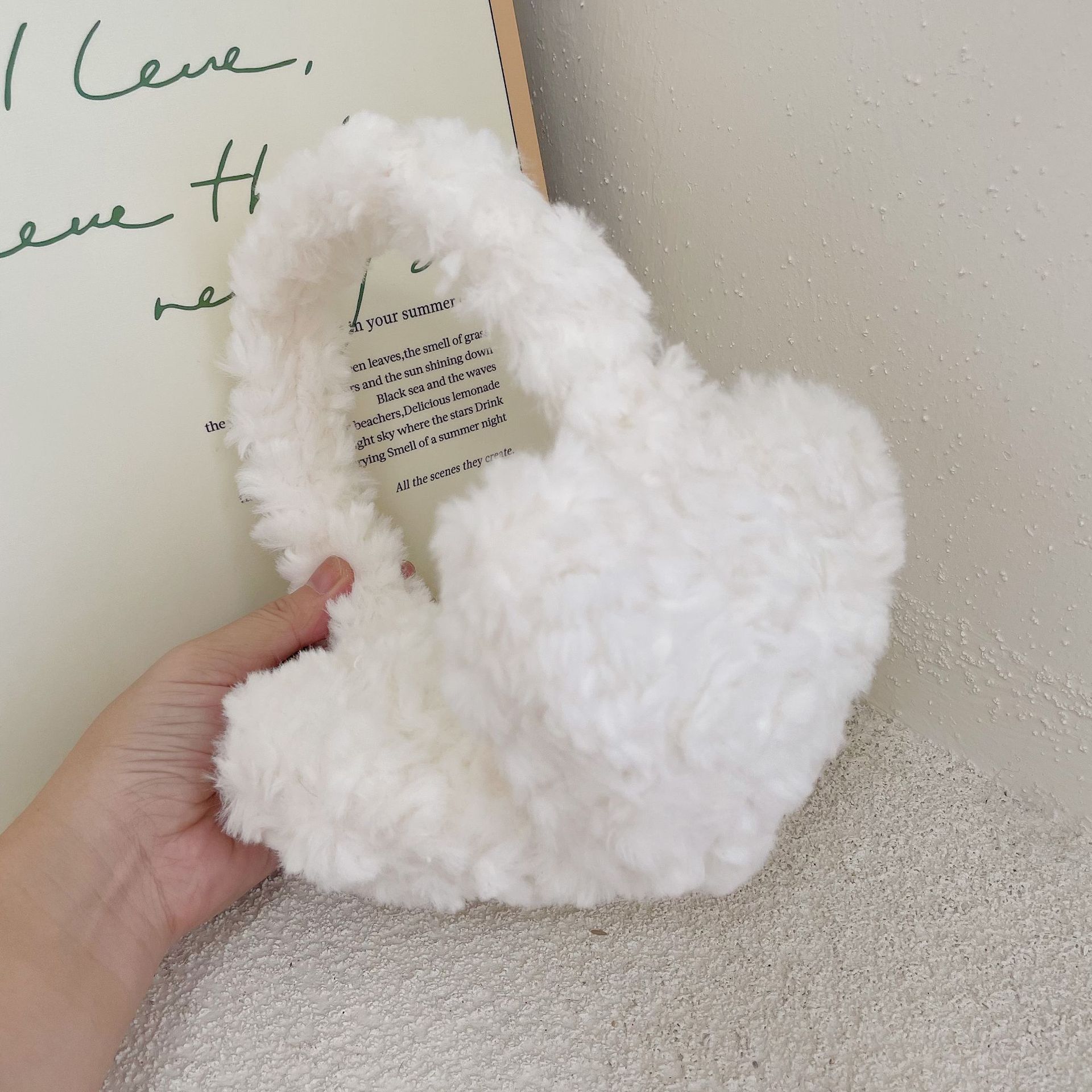 Милые мягкие плюшевые наушники-теплоизоляторы для зимних ушей, женские твердые наушники в форме сердца, защита от холода, наружные наушники-вкладыши
Милые мягкие плюшевые наушники-теплоизоляторы для зимних ушей, женские твердые наушники в форме сердца, защита от холода, наружные наушники-вкладыши