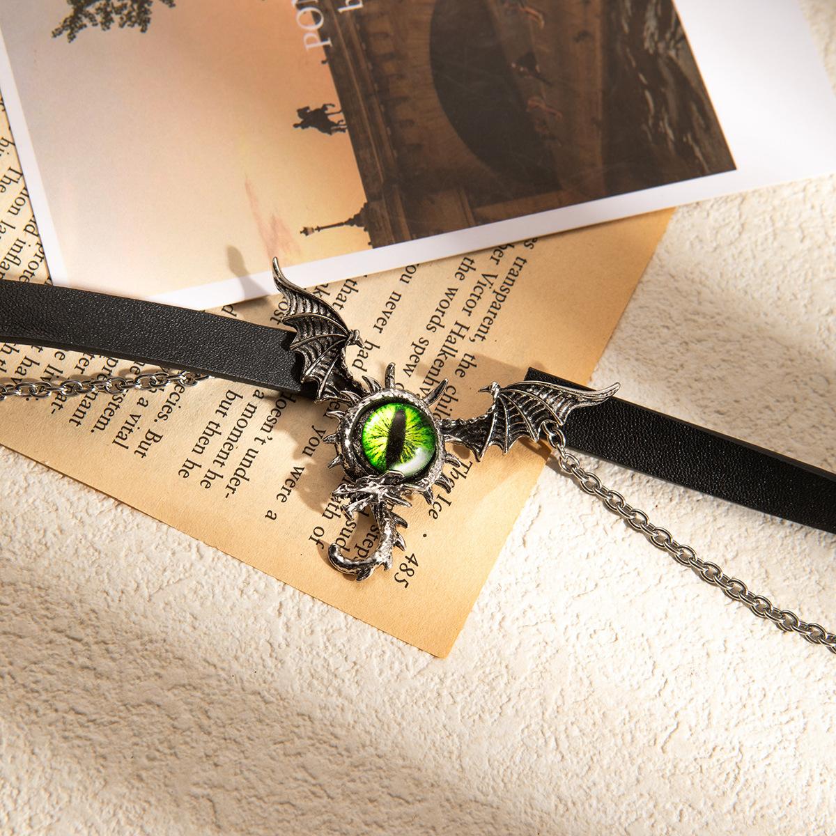 Dark Wind Leather Devil S Eye Collar Heavy Industry Personality Punk Wind Necklace Fashion Temperament Collarbone Chain
Dark Wind Leather Devil S Eye Collar Heavy Industry Personality Punk Wind Necklace Fashion Temperament Collarbone Chain