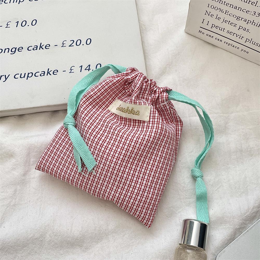 Plaid Drawstring Bag for Daily Essentials & Cosmetics
Plaid Drawstring Bag for Daily Essentials & Cosmetics