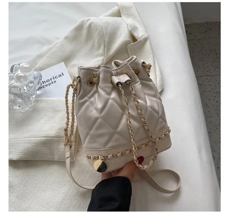 Женственная классическая сумка через плечо женская модная новая летняя сумка через плечо женская ретро кожаная сумка
Женственная классическая сумка через плечо женская модная новая летняя сумка через плечо женская ретро кожаная сумка