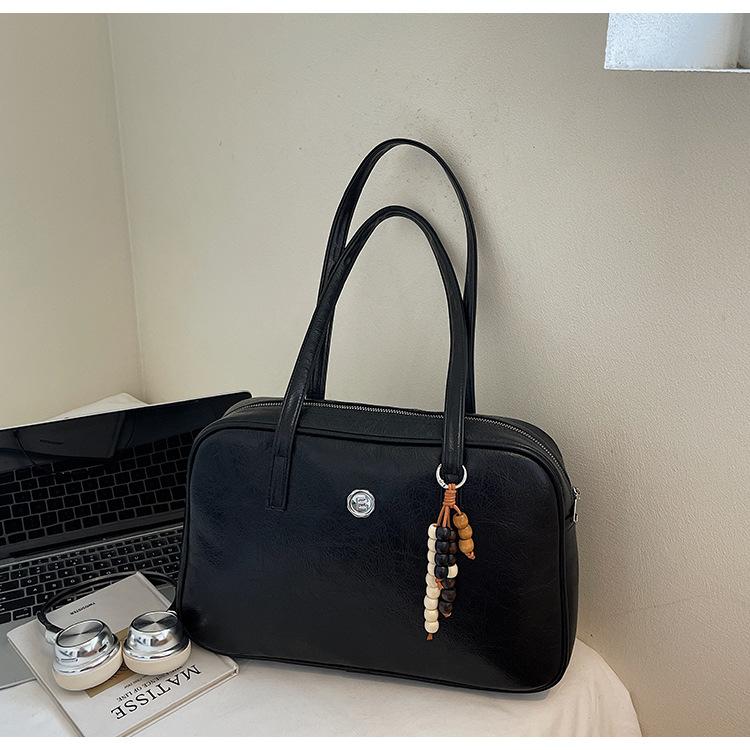 Autumn and winter retro oil wax leather bag women s 2025 new versatile shoulder underarm bag fashion commuter handbag
Autumn and winter retro oil wax leather bag women s 2025 new versatile shoulder underarm bag fashion commuter handbag