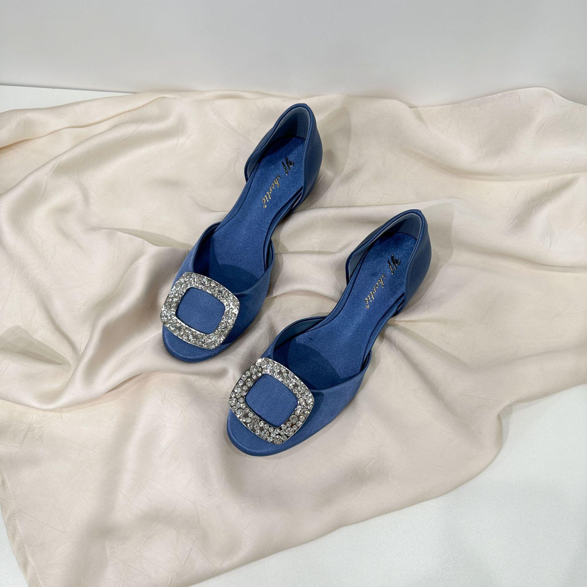 Small inner height-increasing shoes Hollow single shoes Women s square buckle rhinestone French flat-soled women s shoes Shallow mouth square head 40 синий
Small inner height-increasing shoes Hollow single shoes Women s square buckle rhinestone French flat-soled women s shoes Shallow mouth square head 40 синий