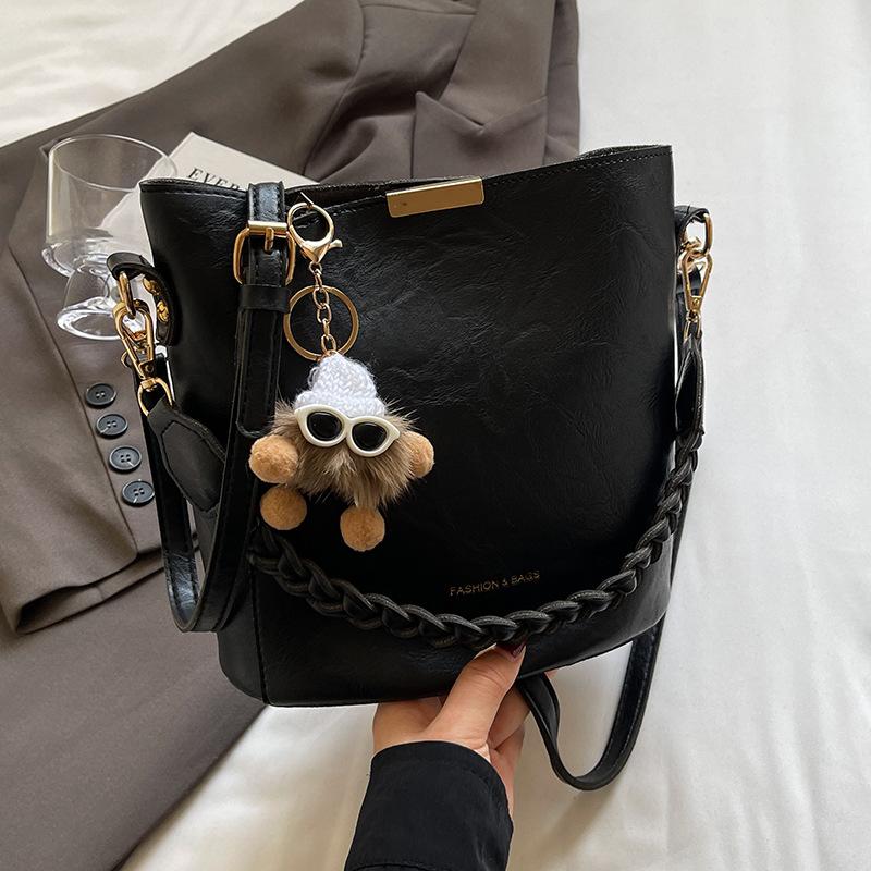 Новая женская сумка 2024 года, популярная сумка-ведро, летняя универсальная сумка через плечо, в этом году популярная сумка-мессенджер чёрный
Новая женская сумка 2024 года, популярная сумка-ведро, летняя универсальная сумка через плечо, в этом году популярная сумка-мессенджер чёрный