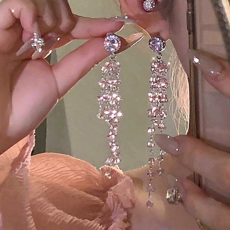 Zircon tassel butterfly earrings femininity sweet gentle earrings exquisite earrings light luxury high-end
Zircon tassel butterfly earrings femininity sweet gentle earrings exquisite earrings light luxury high-end