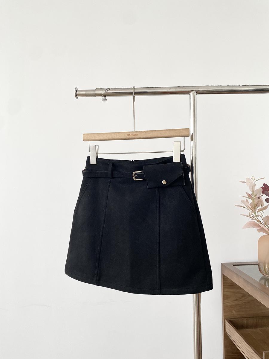 Korean-Style High-Waisted Black Suede A-Line Mini Skirt with Belt - Autumn Collection, Hip-Hugging, Exposure-Resistant. M
Korean-Style High-Waisted Black Suede A-Line Mini Skirt with Belt - Autumn Collection, Hip-Hugging, Exposure-Resistant. M