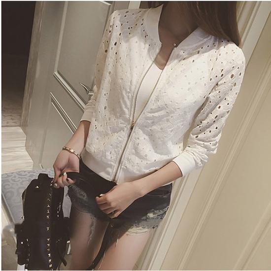 Летняя корейская версия, тонкая кружевная солнцезащитная куртка с длинными рукавами для женщин, короткая бейсбольная куртка на молнии для модной женской одежды XXL белый
Летняя корейская версия, тонкая кружевная солнцезащитная куртка с длинными рукавами для женщин, короткая бейсбольная куртка на молнии для модной женской одежды XXL белый