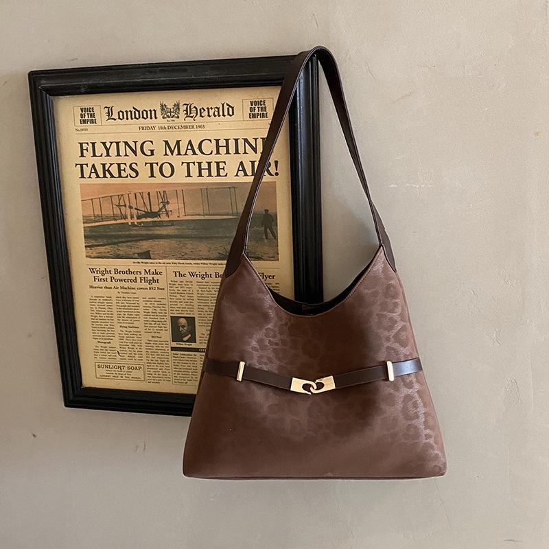 2025 Ретро Корейская Замшевая Сумка-Тоут на Плечо - Большая Вместимость, Универсальный Матовый Дизайн для Осенне-Зимних Поездок
2025 Ретро Корейская Замшевая Сумка-Тоут на Плечо - Большая Вместимость, Универсальный Матовый Дизайн для Осенне-Зимних Поездок