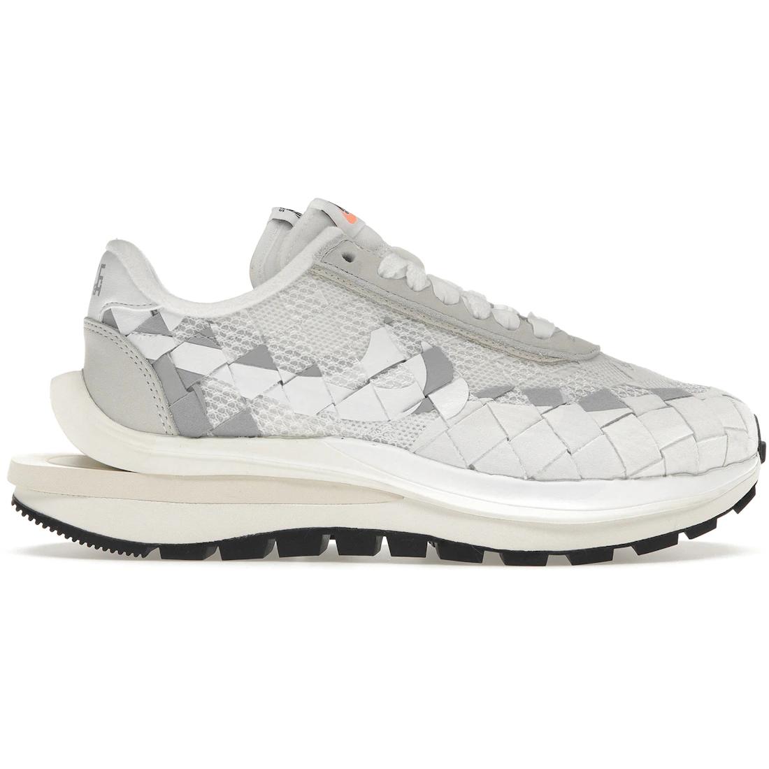 Кроссовки Nike VaporWaffle Woven sacai Jean Paul Gaultier Белые(ДР5209-100) 44.5
Кроссовки Nike VaporWaffle Woven sacai Jean Paul Gaultier Белые(ДР5209-100) 44.5