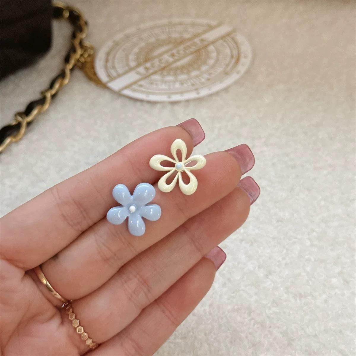Korean small fresh contrasting colors exquisite and sweet flower stud earrings new asymmetrical girl heart earrings earrings women
Korean small fresh contrasting colors exquisite and sweet flower stud earrings new asymmetrical girl heart earrings earrings women