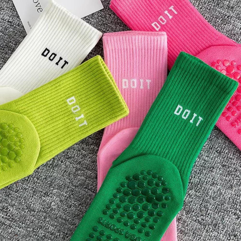 2pcs Cotton Sports Socks Solid Color Striped Pilates Socks New Mid-calf Yoga Socks білий
2pcs Cotton Sports Socks Solid Color Striped Pilates Socks New Mid-calf Yoga Socks білий