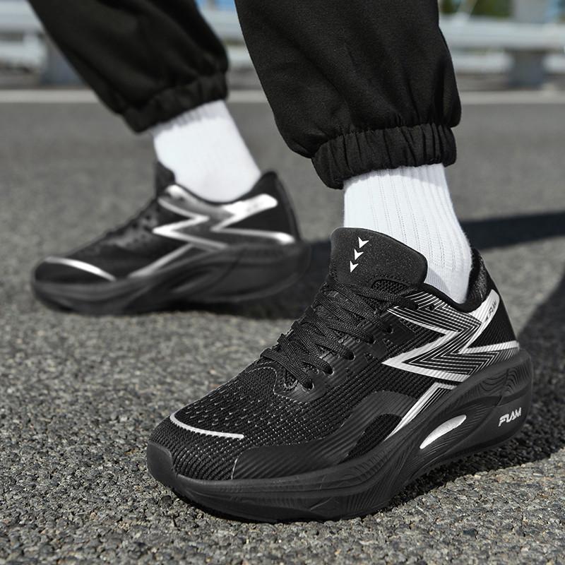 New mesh men s shoes fly-burning carbon board marathon running shoes light and breathable height-increasing couple sports and leisure trendy shoes 35
New mesh men s shoes fly-burning carbon board marathon running shoes light and breathable height-increasing couple sports and leisure trendy shoes 35